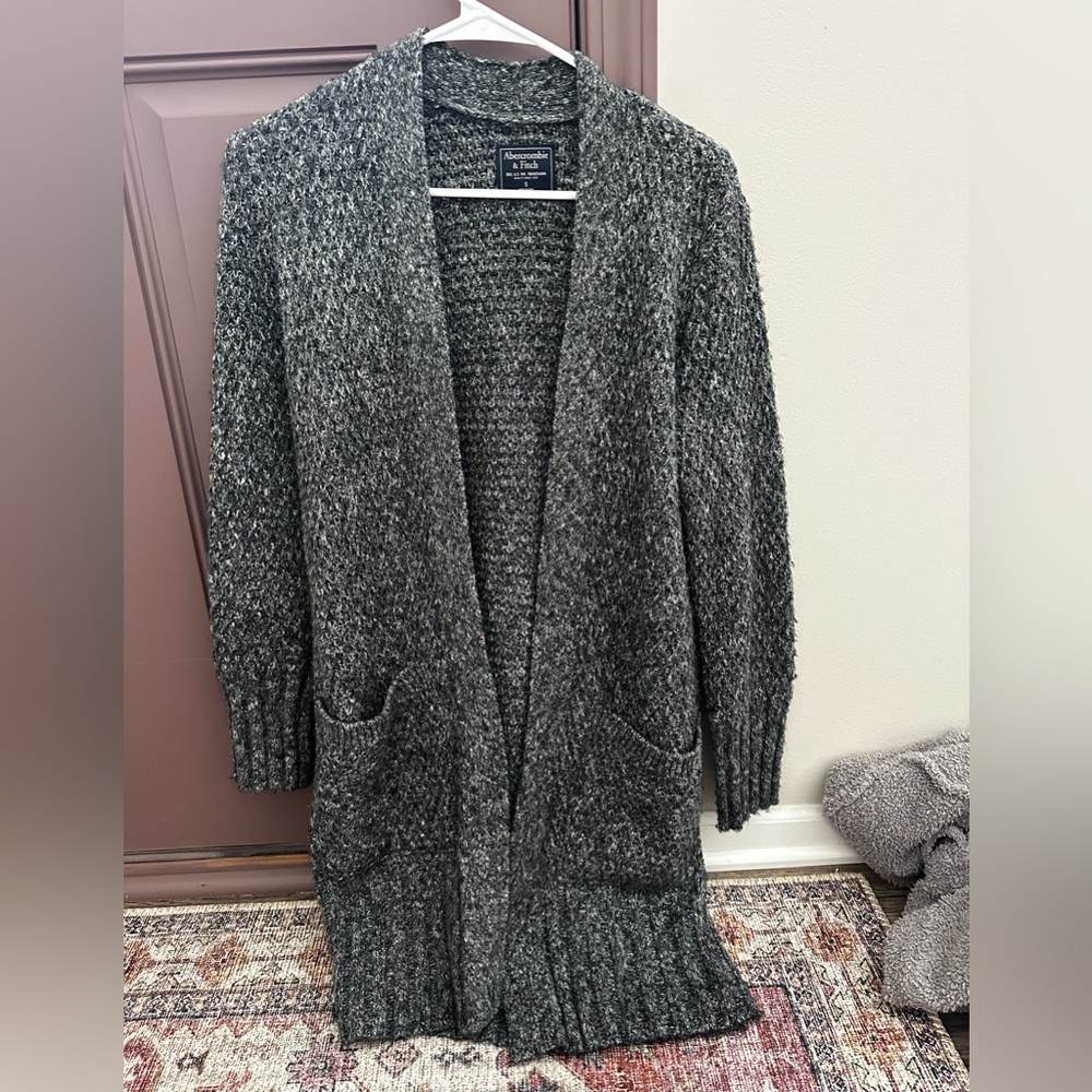 Abercrombie & Fitch Gray Knit Sweater